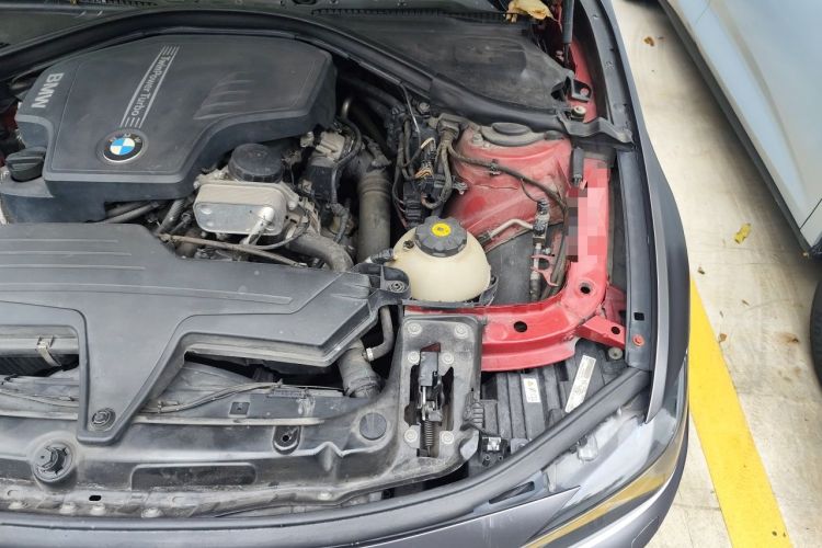 Used BMW 3 Series 2014 320i Sport Edition Engine Bay Left