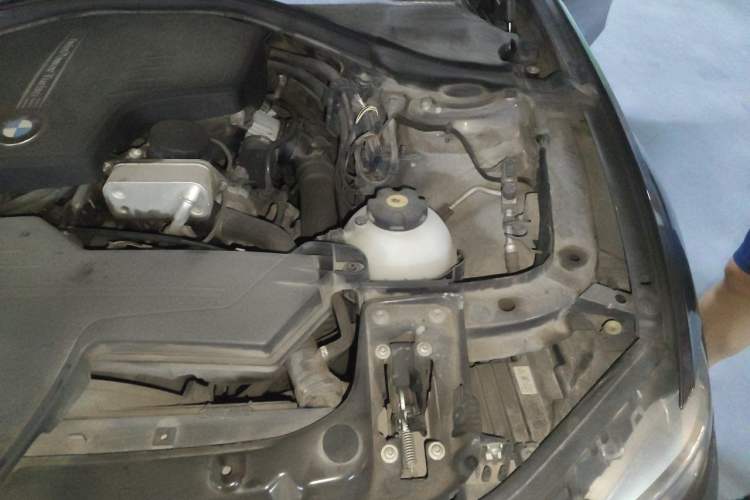 Used BMW 3 Series 2014 328Li Fashion Model Engine Bay Left