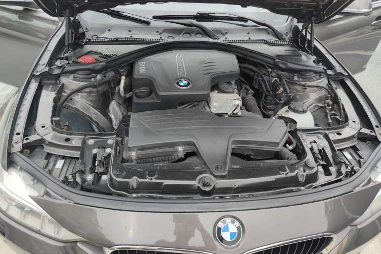 Used BMW 3 Series 2014 320Li Fashion Model Engine Bay