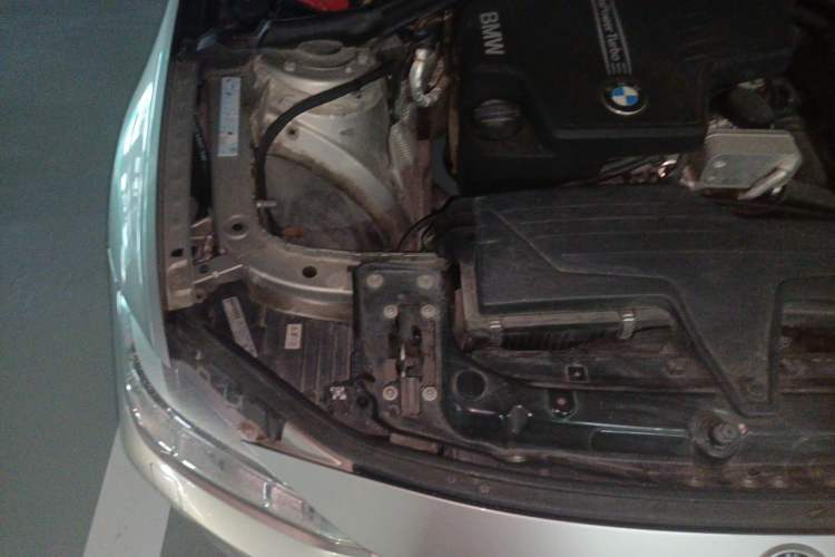 Used BMW 3 Series 2014 320Li Fashion Model Engine Bay Right