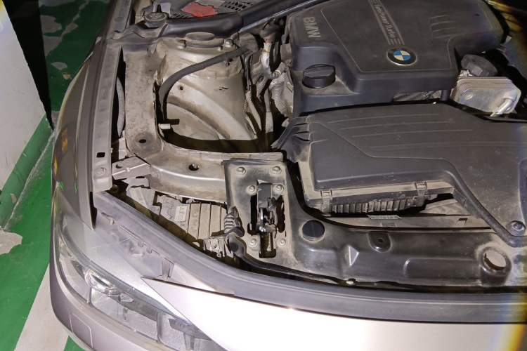 Used BMW 3 Series 2014 320Li Fashion Model Engine Bay Right