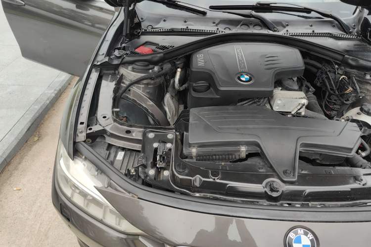 Used BMW 3 Series 2014 320Li Fashion Model Engine Bay Right