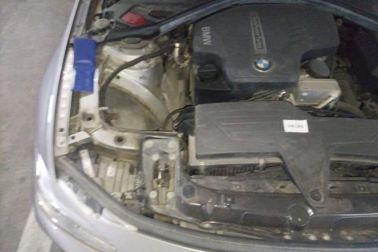Used BMW 3 Series 2014 320i Sport Edition Engine Bay Right