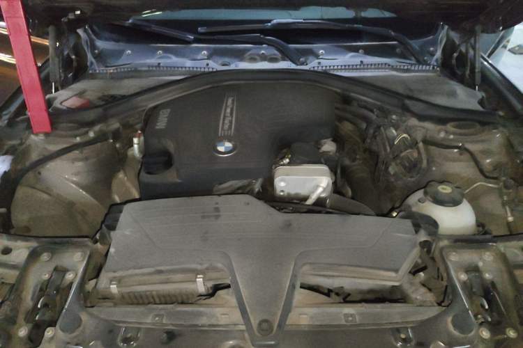 Used BMW 3 Series 2014 328Li Fashion Model Engine Bay