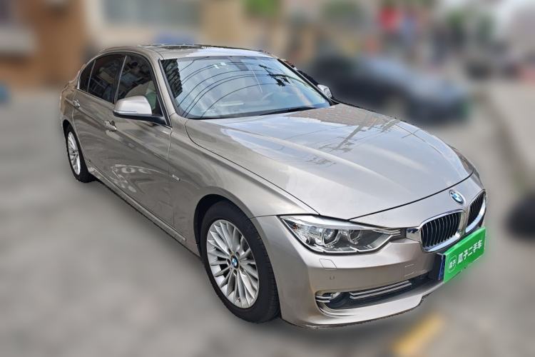 Used BMW 3 Series 2014 320Li Luxury Design Package Front Right 45 Deg