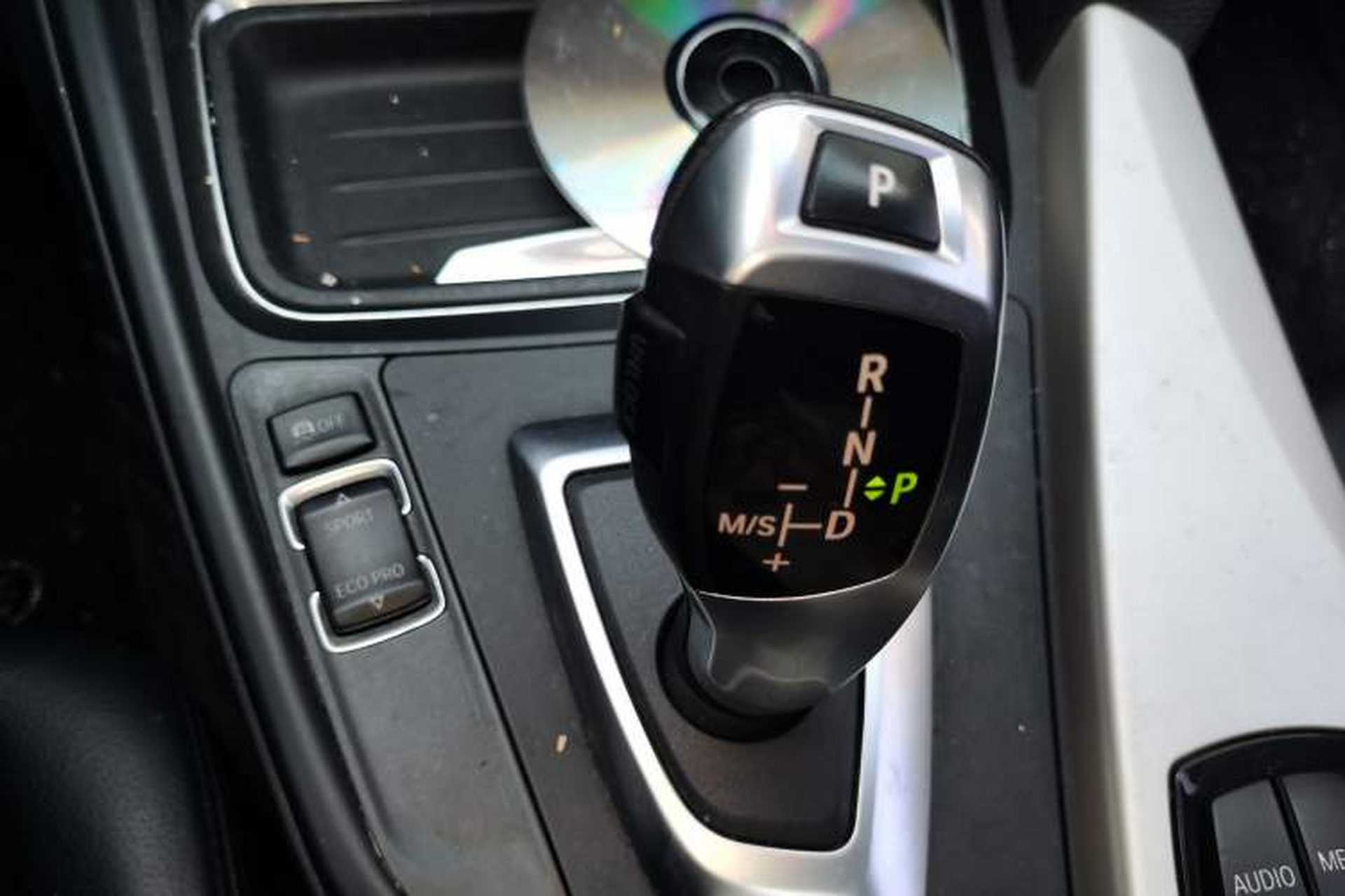 Used BMW 3 Series 2014 320i Sport Edition Gear Lever