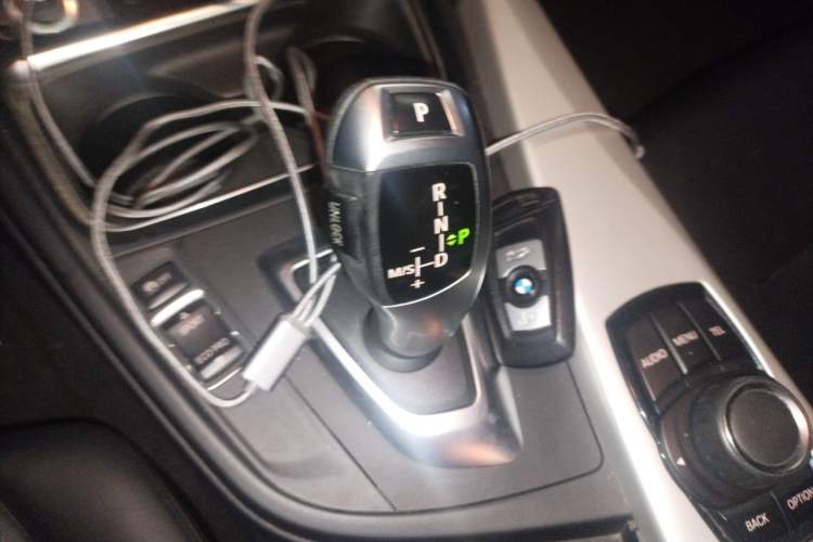 Used BMW 3 Series 2014 320i Sport Edition Gear Lever
