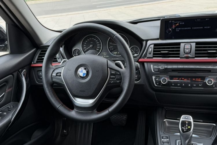 Used BMW 3 Series 2014 320i Sport Design Package Interior 1