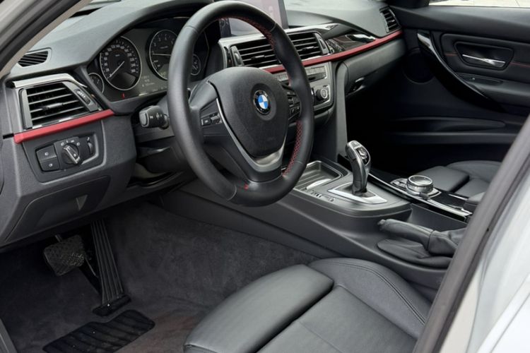 Used BMW 3 Series 2014 320i Sport Design Package Interior 4