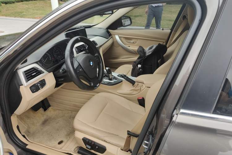 Used BMW 3 Series 2014 320Li Fashion Model Left Front Seat