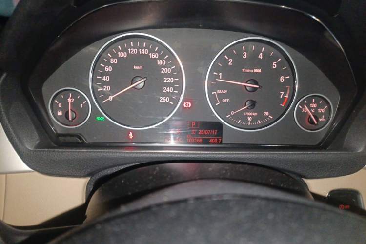 Used BMW 3 Series 2014 320Li Fashion Model Odometer Close Up