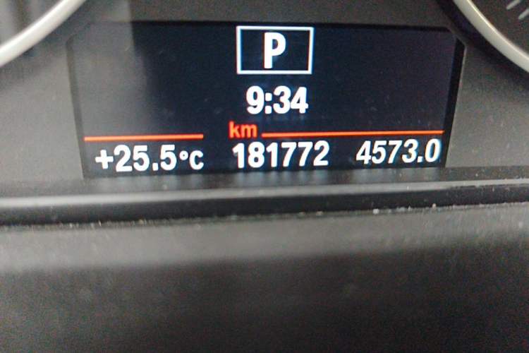 Used BMW 3 Series 2014 320Li Fashion Model Odometer Close Up