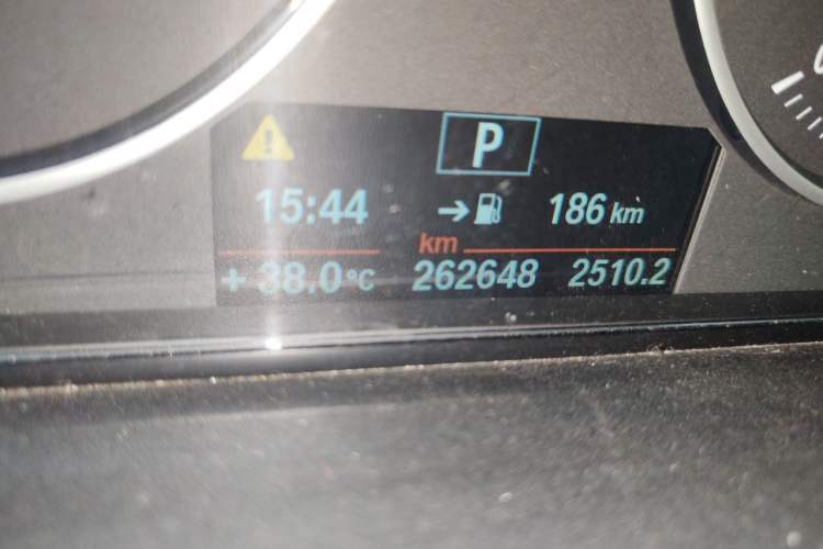 Used BMW 3 Series 2014 320Li Fashion Model Odometer Close Up