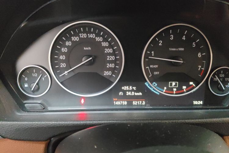 Used BMW 3 Series 2014 320Li Luxury Design Package Odometer Close Up