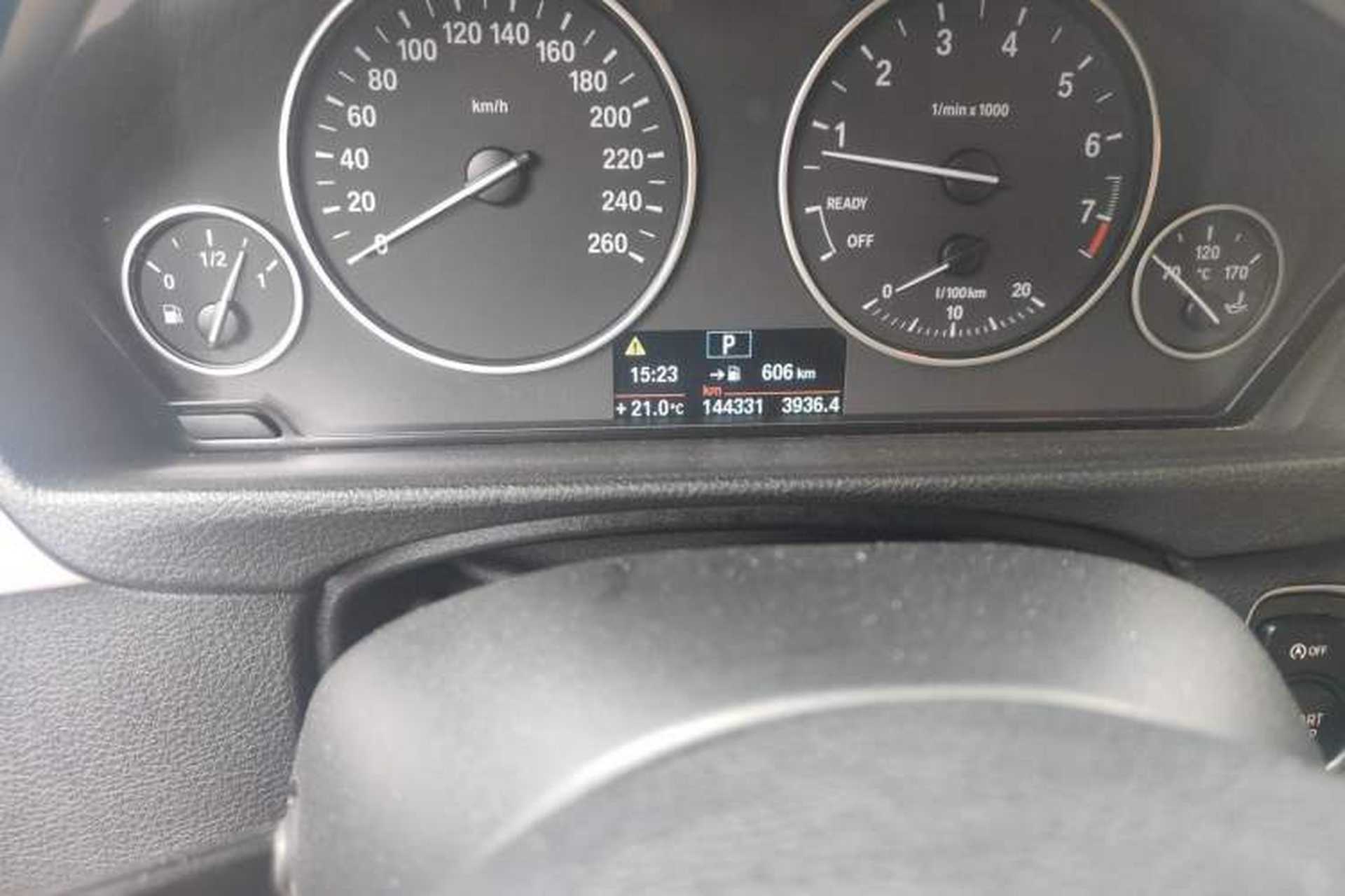 Used BMW 3 Series 2014 320i Sport Edition Odometer Close Up