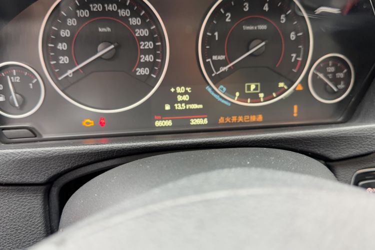 Used BMW 3 Series 2014 320i Sport Design Package Odometer Close Up