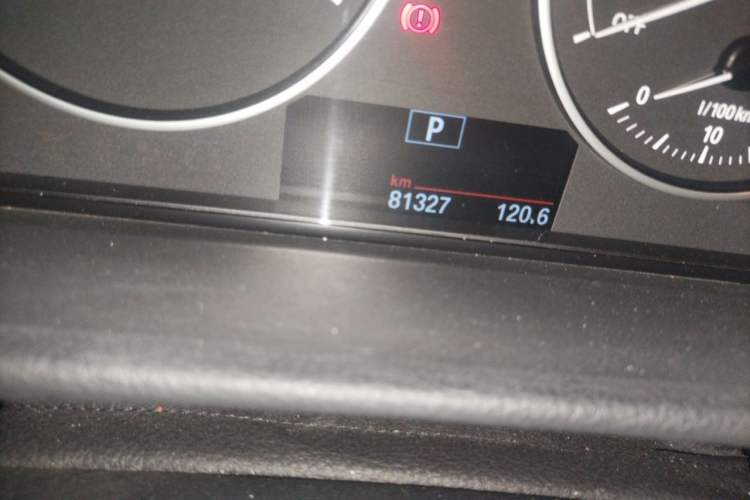 Used BMW 3 Series 2014 320i Sport Edition Odometer Close Up