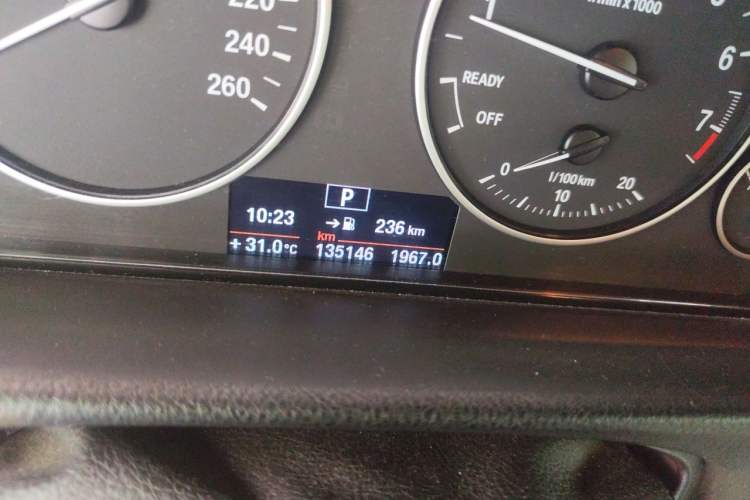 Used BMW 3 Series 2014 320i Sport Edition Odometer Close Up