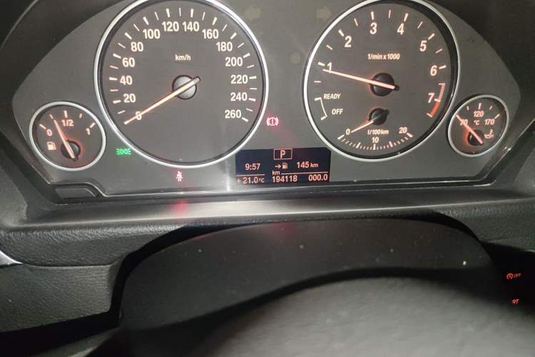 Used BMW 3 Series 2014 328Li Fashion Model Odometer Close Up