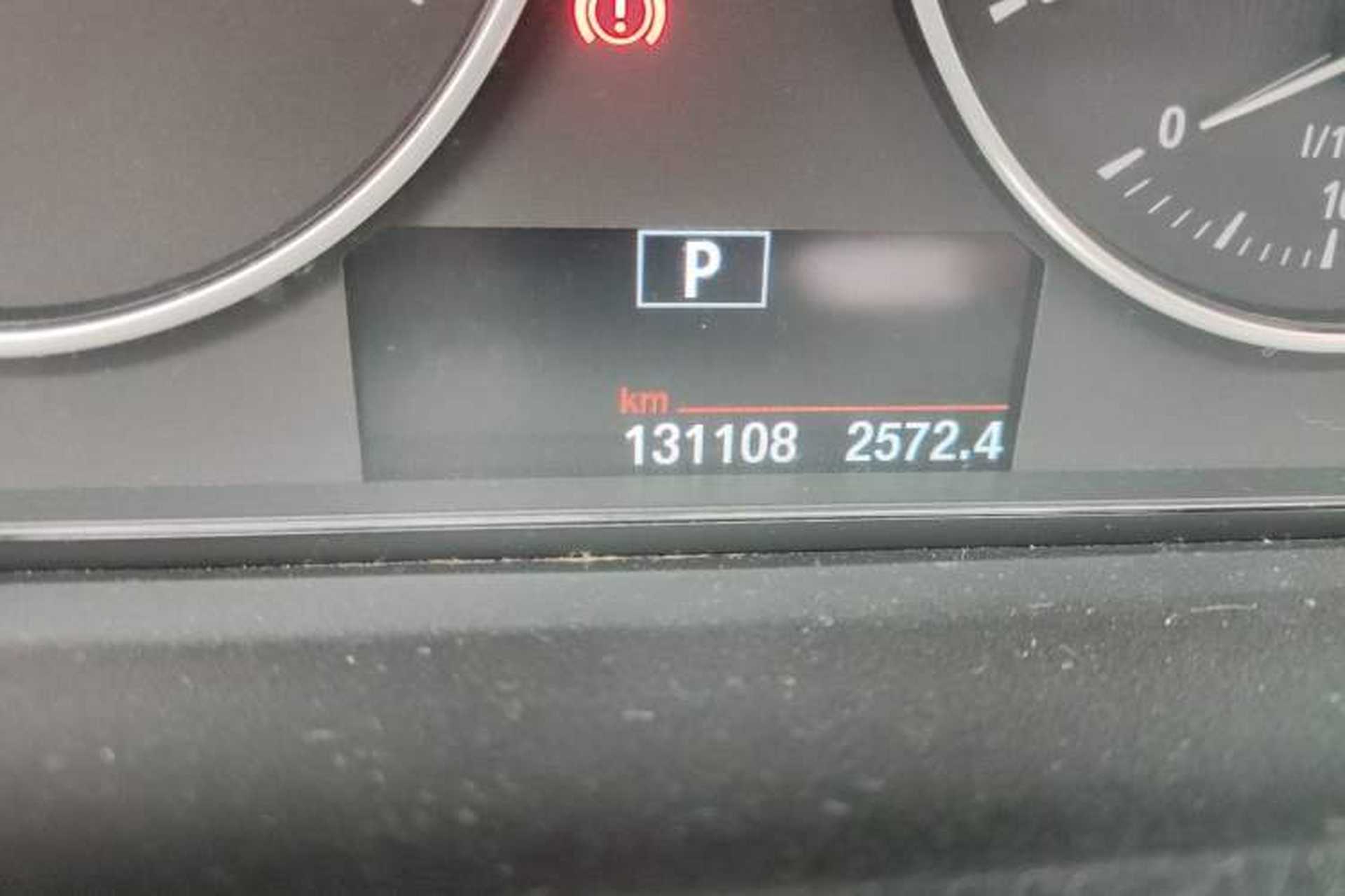 Used BMW 3 Series 2014 320Li Fashion Model Odometer Close Up