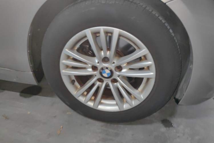 Used BMW 3 Series 2014 320Li Fashion Model Right Front Wheel Hub