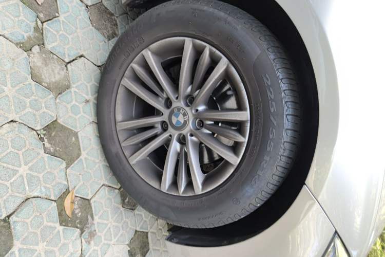 Used BMW 3 Series 2014 320Li Fashion Model Right Front Wheel Hub