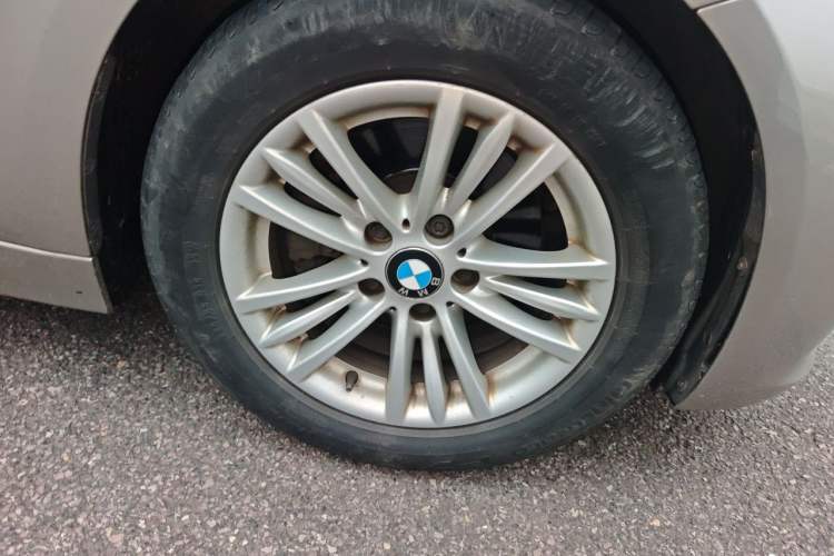 Used BMW 3 Series 2014 320Li Fashion Model Right Front Wheel Hub