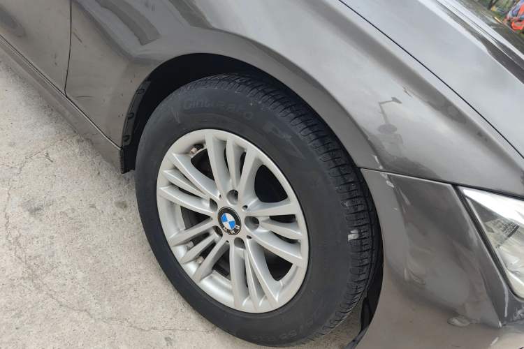 Used BMW 3 Series 2014 320Li Fashion Model Right Front Wheel Hub