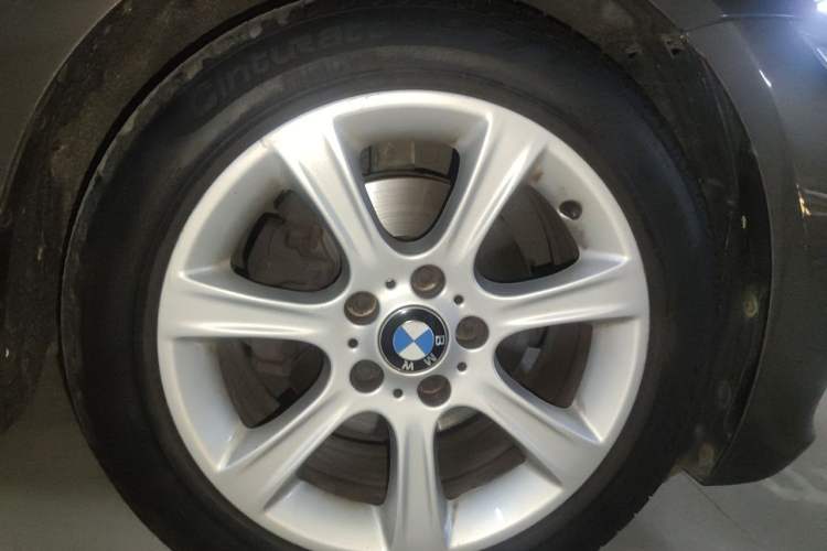 Used BMW 3 Series 2014 328Li Fashion Model Right Front Wheel Hub