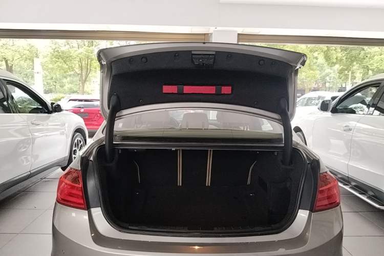 Used BMW 3 Series 2014 320i Active Edition Trunk