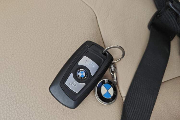 Used BMW 3 Series 2014 320i Sport Edition Vehicle Key