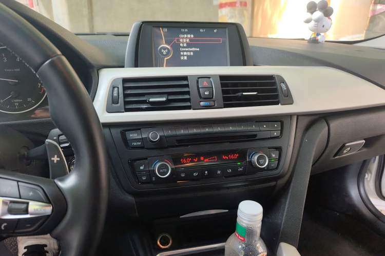 Used BMW 3 Series 2014 320i Sport Edition Audio And AC Panel