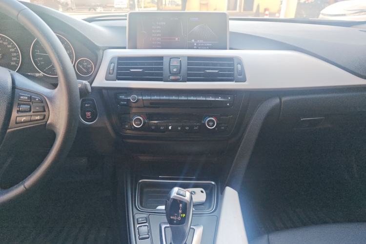 Used BMW 3 Series 2014 320Li Fashion Model Audio And AC Panel