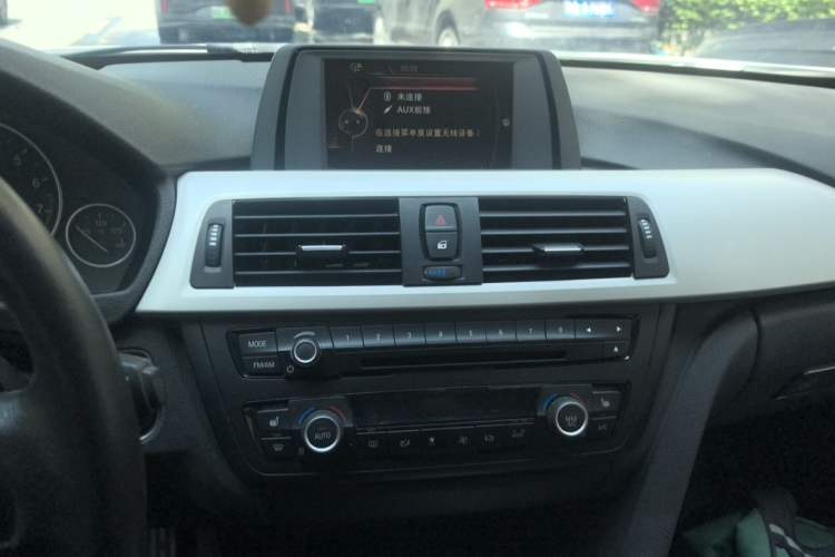 Used BMW 3 Series 2014 320Li Fashion Model Audio And AC Panel