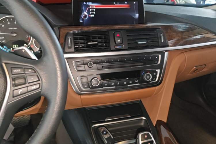 Used BMW 3 Series 2014 328Li Luxury Design Package Audio And AC Panel
