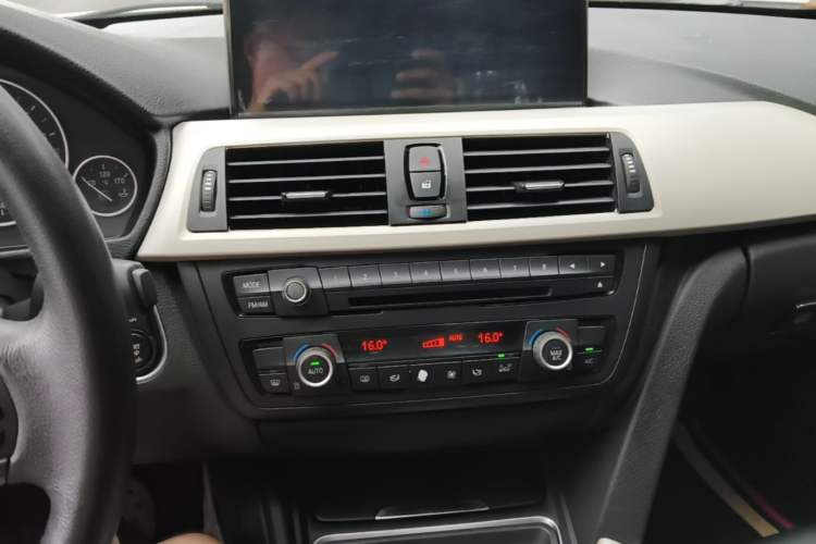 Used BMW 3 Series 2014 320Li Fashion Model Audio And AC Panel