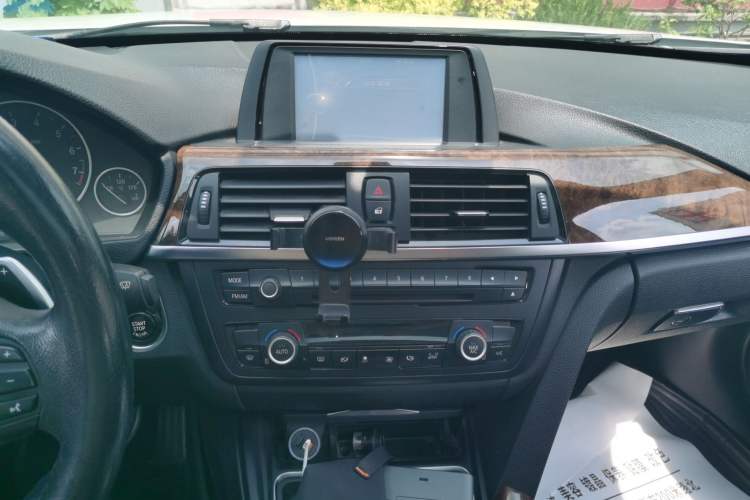 Used BMW 3 Series 2014 328Li Fashion Model Audio And AC Panel