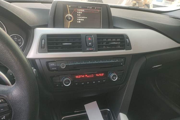 Used BMW 3 Series 2014 320Li Fashion Model Audio And AC Panel