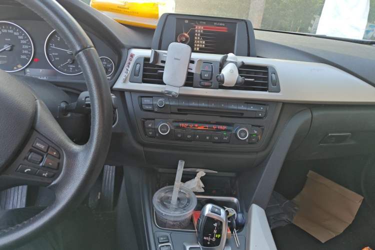 Used BMW 3 Series 2014 320i Sport Edition Audio And AC Panel