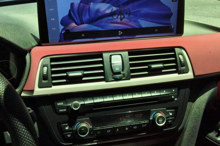 Used BMW 3 Series 2014 320i Sport Edition Audio And AC Panel