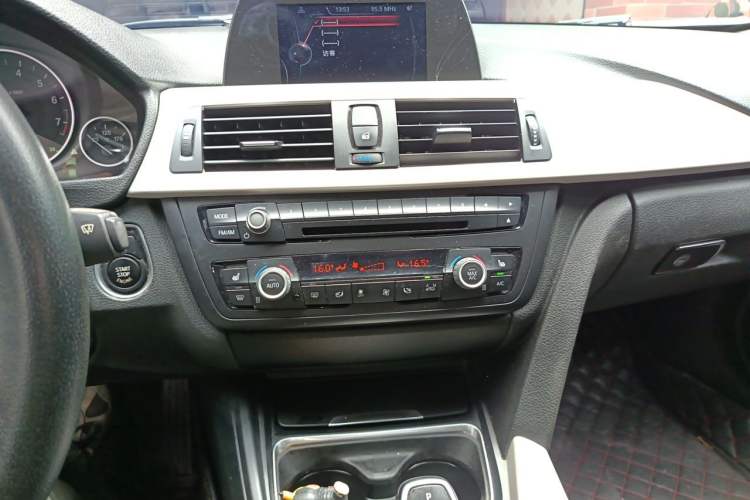 Used BMW 3 Series 2014 328Li Fashion Model Audio And AC Panel