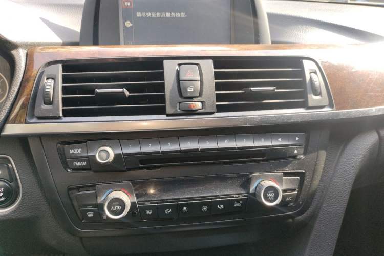 Used BMW 3 Series 2014 328Li Fashion Model Audio And AC Panel