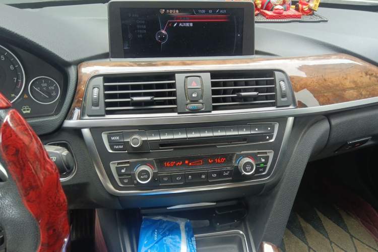 Used BMW 3 Series 2014 320Li Luxury Design Package Audio And AC Panel