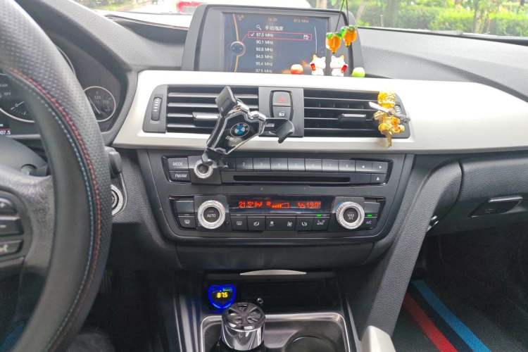 Used BMW 3 Series 2014 320Li Fashion Model Audio And AC Panel