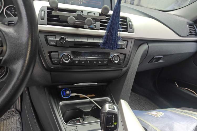 Used BMW 3 Series 2014 320Li Fashion Model Audio And AC Panel