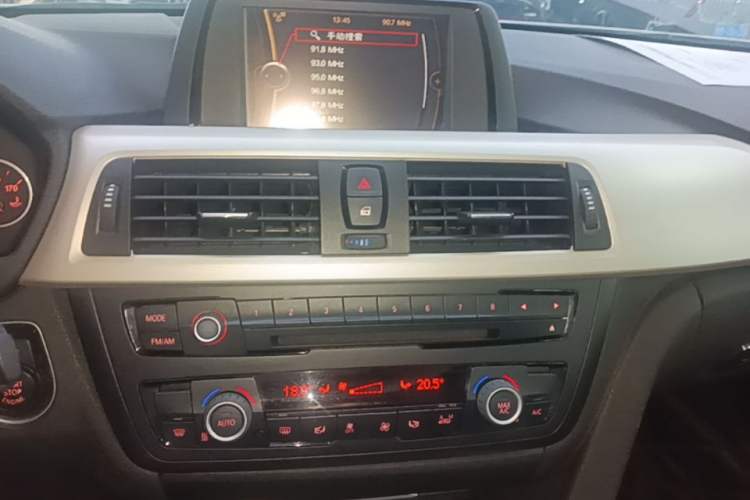 Used BMW 3 Series 2014 320Li Fashion Model Audio And AC Panel