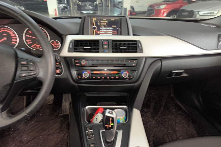Used BMW 3 Series 2014 320Li Fashion Model Audio And AC Panel