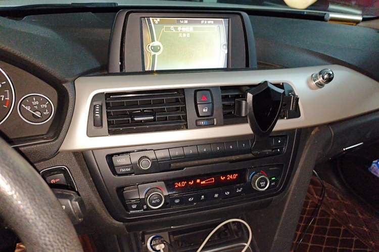 Used BMW 3 Series 2014 320Li Fashion Model Audio And AC Panel