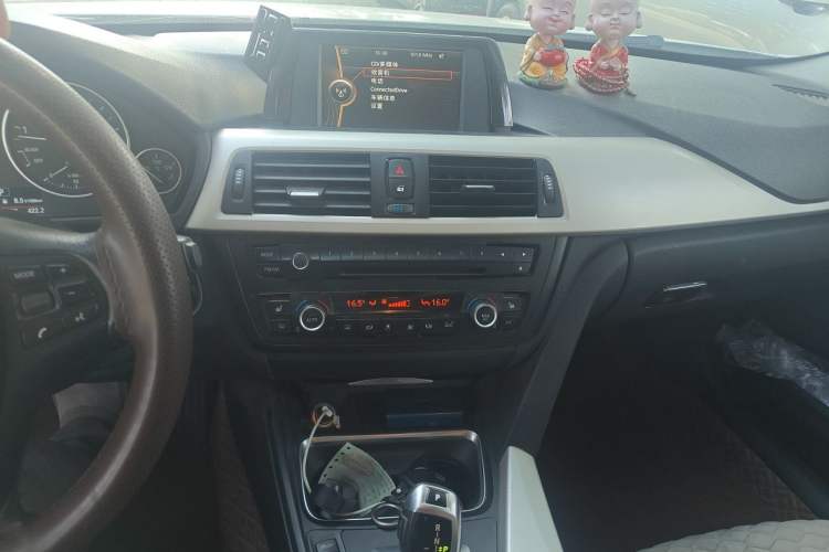 Used BMW 3 Series 2014 320i Sport Edition Audio And AC Panel