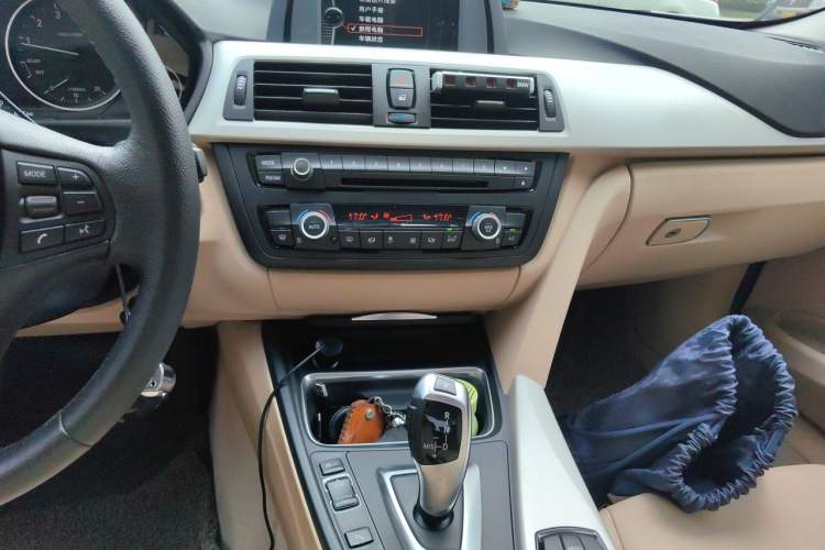 Used BMW 3 Series 2014 320Li Fashion Model Audio And AC Panel